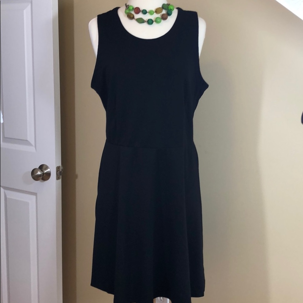 Cool, casual, comfy little black dress